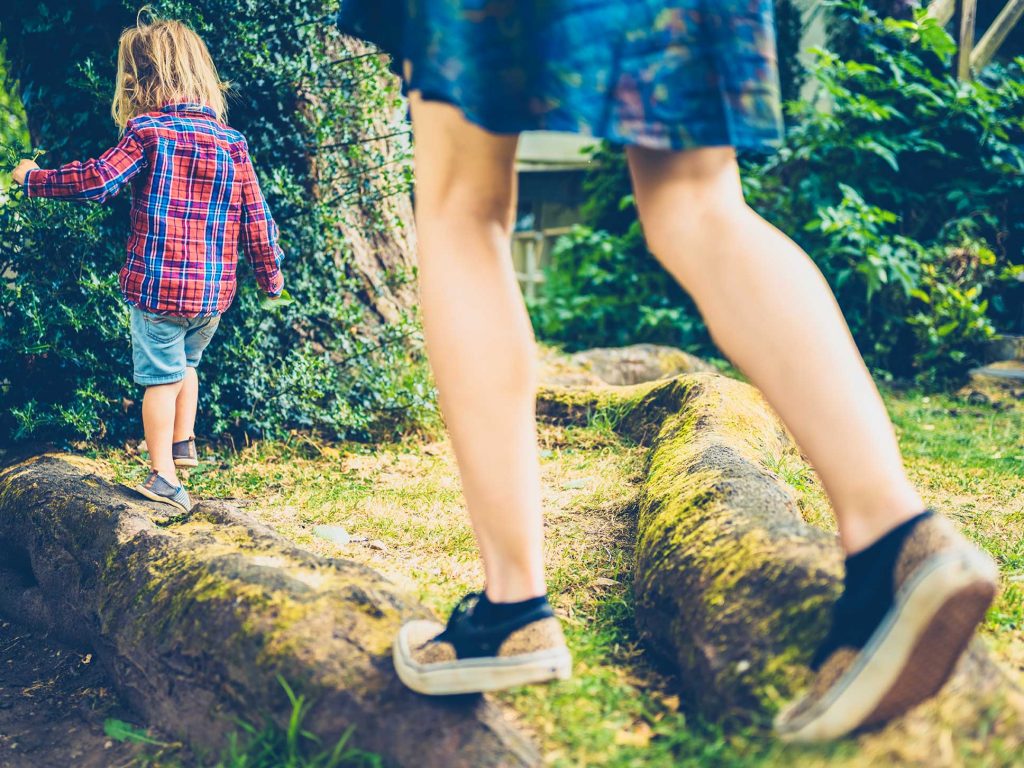 Mentorship in Mixed-Age Learning childrenleadingintheforest